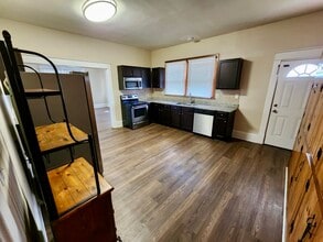 1628 S Main St in Salisbury, NC - Foto de edificio - Building Photo