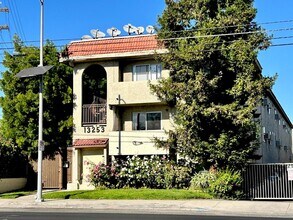 Van13253 in North Hollywood, CA - Building Photo - Building Photo