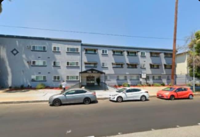 13129 Oxnard St in Los Angeles, CA - Building Photo - Building Photo