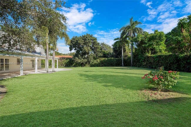 730 Davis Rd in Coral Gables, FL - Foto de edificio - Building Photo