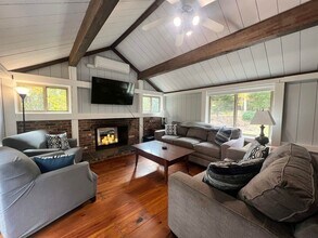 112 Greensward Dr in Grantham, NH - Foto de edificio - Building Photo