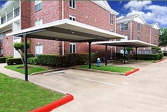 Savannah Place in Houston, TX - Building Photo - Building Photo