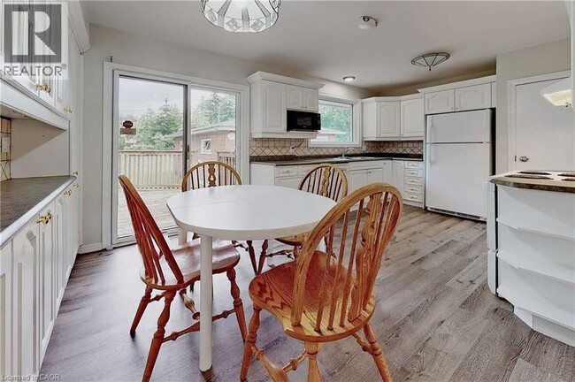 26 Glengarry Rd in St Catharines, ON - Building Photo - Building Photo