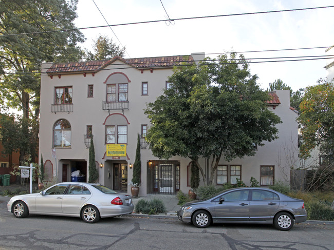 1205 Benton St in Alameda, CA - Foto de edificio - Building Photo