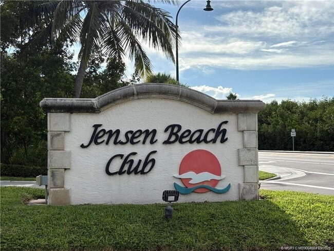 4492 NE Ocean Blvd in Jensen Beach, FL - Building Photo - Building Photo