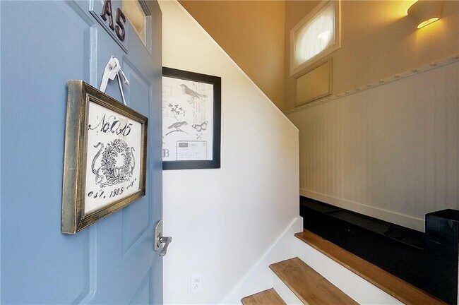 364 Bellevue Ave in Newport, RI - Building Photo - Building Photo