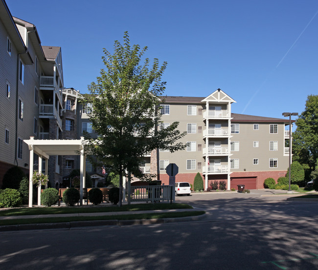 Philipp Square Senior Apartments 55+ in New Prague, MN - Building Photo - Building Photo