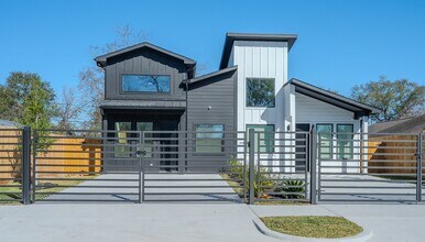 5029 Van Fleet St in Houston, TX - Building Photo - Building Photo
