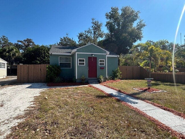 1608 Preston St S in St. Petersburg, FL - Building Photo - Building Photo