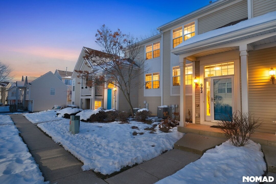 992 Darla Ct in Waukegan, IL - Foto de edificio