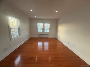 260 Gainsborg Ave in Harrison, NY - Building Photo - Building Photo