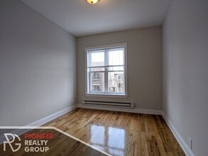 951 W Cornelia Ave, Unit 3 in Chicago, IL - Building Photo - Building Photo