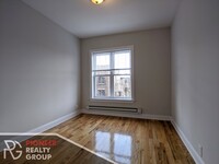 951 W Cornelia Ave, Unit 3 in Chicago, IL - Foto de edificio - Building Photo