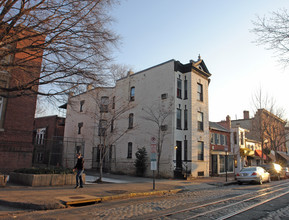 3215 O St NW in Washington, DC - Foto de edificio - Building Photo