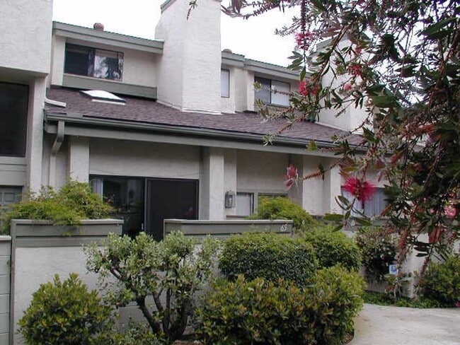 3216 Caminito Eastbluff in San Diego, CA - Building Photo - Building Photo
