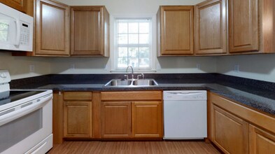 1633 Mayhew St in Tallahassee, FL - Building Photo - Building Photo