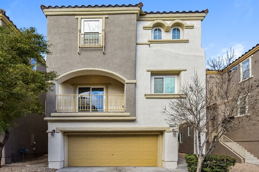 9352 Roping Cowboy Ave in Las Vegas, NV - Foto de edificio