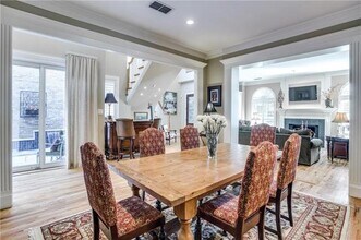 5927 Lindenshire Ln in Dallas, TX - Building Photo - Building Photo