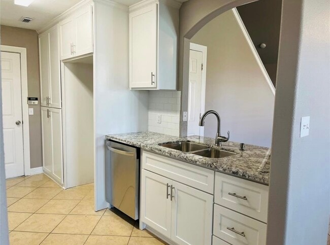 10510 Linsley Lane in Houston, TX - Foto de edificio - Building Photo