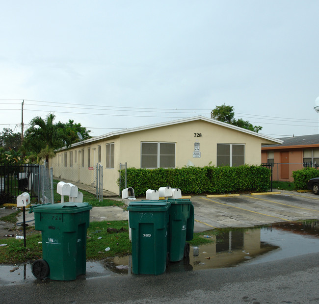 728 NW 4th Ave in Fort Lauderdale, FL - Building Photo - Building Photo