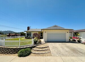 9545 Gregory St in La Mesa, CA - Building Photo - Building Photo
