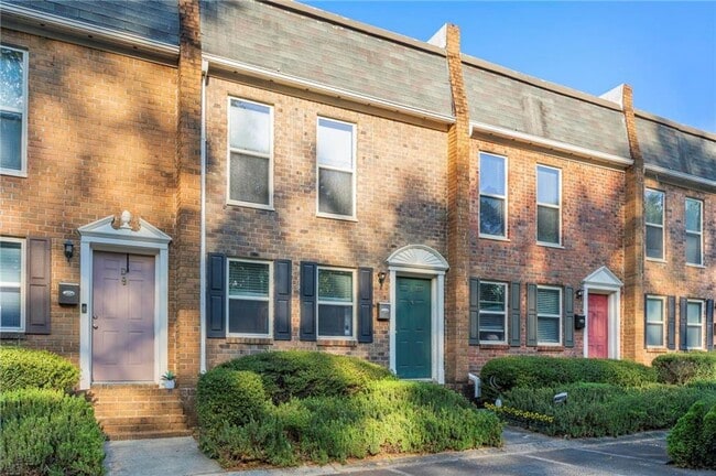 245 Winding River Dr in Sandy Springs, GA - Building Photo - Building Photo