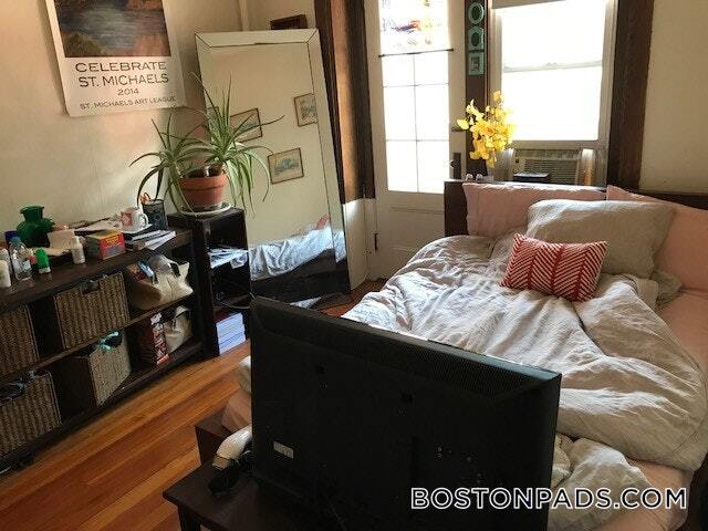 1589 Beacon St, Unit 3 in Brookline, MA - Foto de edificio - Building Photo