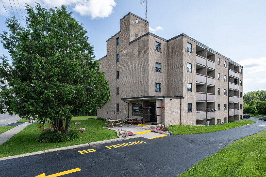 200 Churchill Rd S in Acton, ON - Building Photo