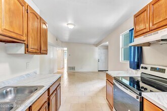 4407 Melvin Cir E in Jacksonville, FL - Building Photo - Building Photo