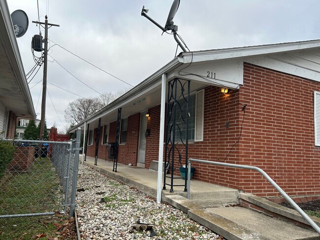 211 N Tompkins St in Shelbyville, IN - Building Photo - Building Photo