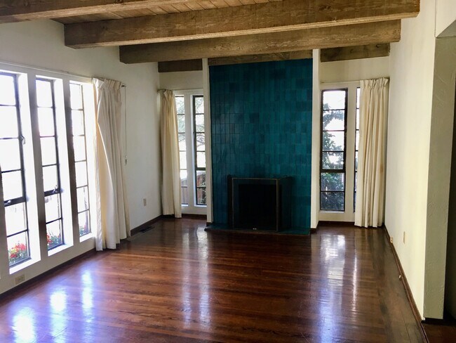 2342 Hilgard Ave, Unit 2342 in Berkeley, CA - Building Photo - Building Photo