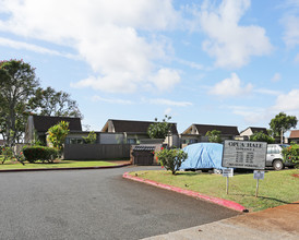 Opua Hale in Mililani, HI - Foto de edificio - Building Photo