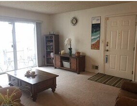 59 Lindsey Ct in Franklin Park, NJ - Building Photo - Building Photo