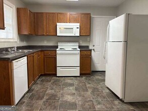 2000 Ivy Ln in Union City, GA - Building Photo - Building Photo