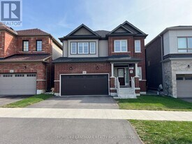 60 Shepherd Dr in Barrie, ON - Building Photo