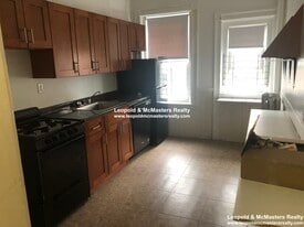 15 Mount Hood Rd, Unit 4 in Boston, MA - Building Photo