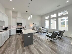 8316 Curry Rd in Houston, TX - Building Photo - Building Photo