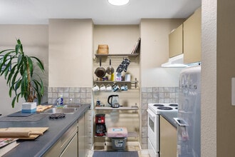 1350 Burrard St in Vancouver, BC - Building Photo - Building Photo