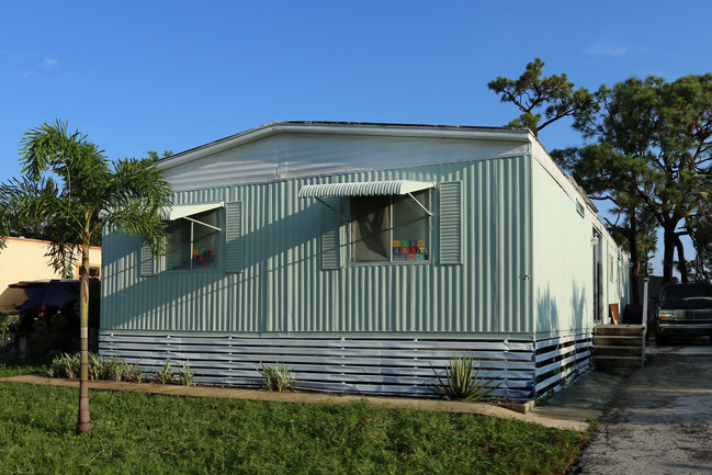 Pickwick Mobile Home Park in Greenacres, FL - Building Photo - Building Photo