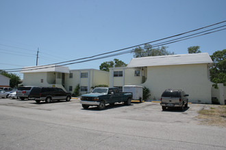 13130 N 20th St in Tampa, FL - Building Photo - Building Photo