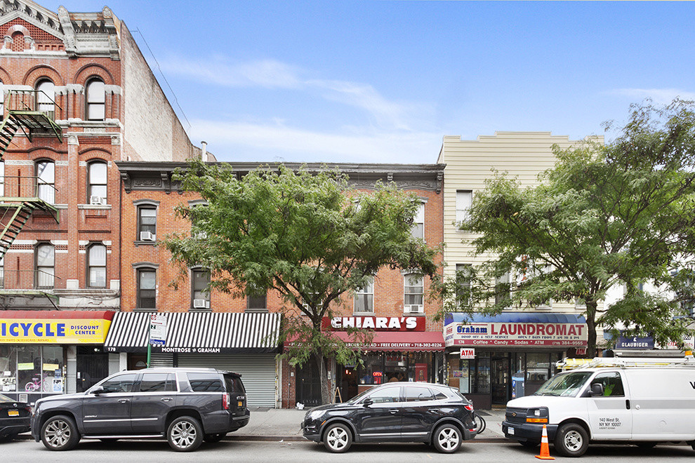 176 Graham Ave in Brooklyn, NY - Building Photo