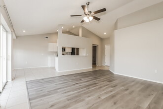 2324 Sunset Point Dr in Lake Wales, FL - Building Photo - Building Photo