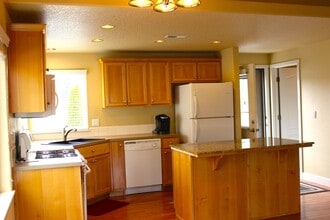 61376 Woodbury Ln in Bend, OR - Building Photo - Building Photo