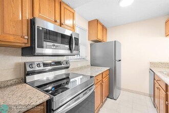 3230 NW 102nd Terrace in Coral Springs, FL - Building Photo - Building Photo