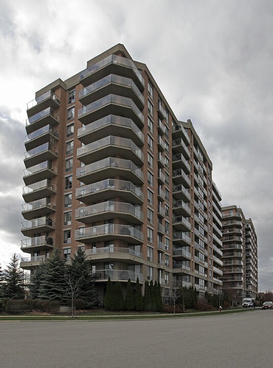 Village Terraces in Mississauga, ON - Building Photo