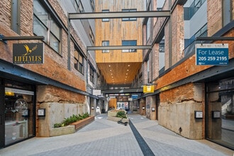 2212 Morris Ave, Unit 300 in Birmingham, AL - Foto de edificio - Building Photo