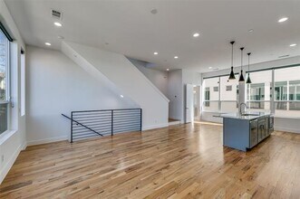 5923 Lindell Ave in Dallas, TX - Building Photo - Building Photo