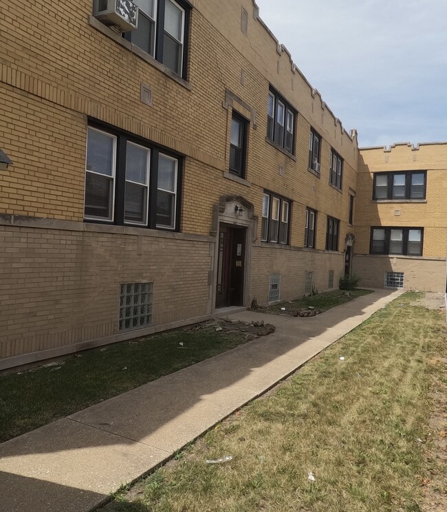 property at 1206 N Laramie Ave