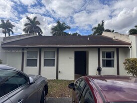 5252 SW 139th Pl in Miami, FL - Building Photo