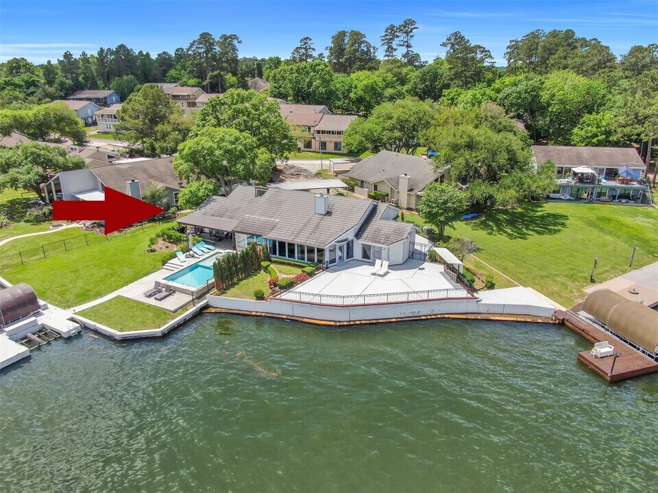 35 Lakeview Village in Montgomery, TX - Building Photo